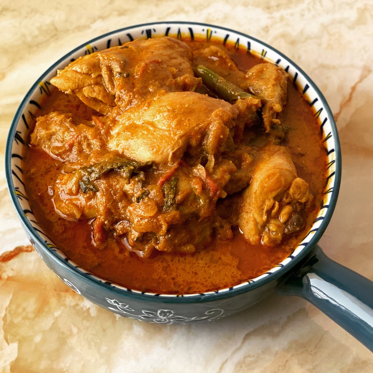 asiskitchen's tweet photo. Watch on YouTube 

SIMPLE CHICKEN CURRY FOR BEGINNERS 
https://t.co/sgJgOj0qoQ

#foodphotography #chicken #chickenrecipes #chickencurry #currychicken #curryrecipe #asiscopperkitchen https://t.co/0VdK2z0JdY