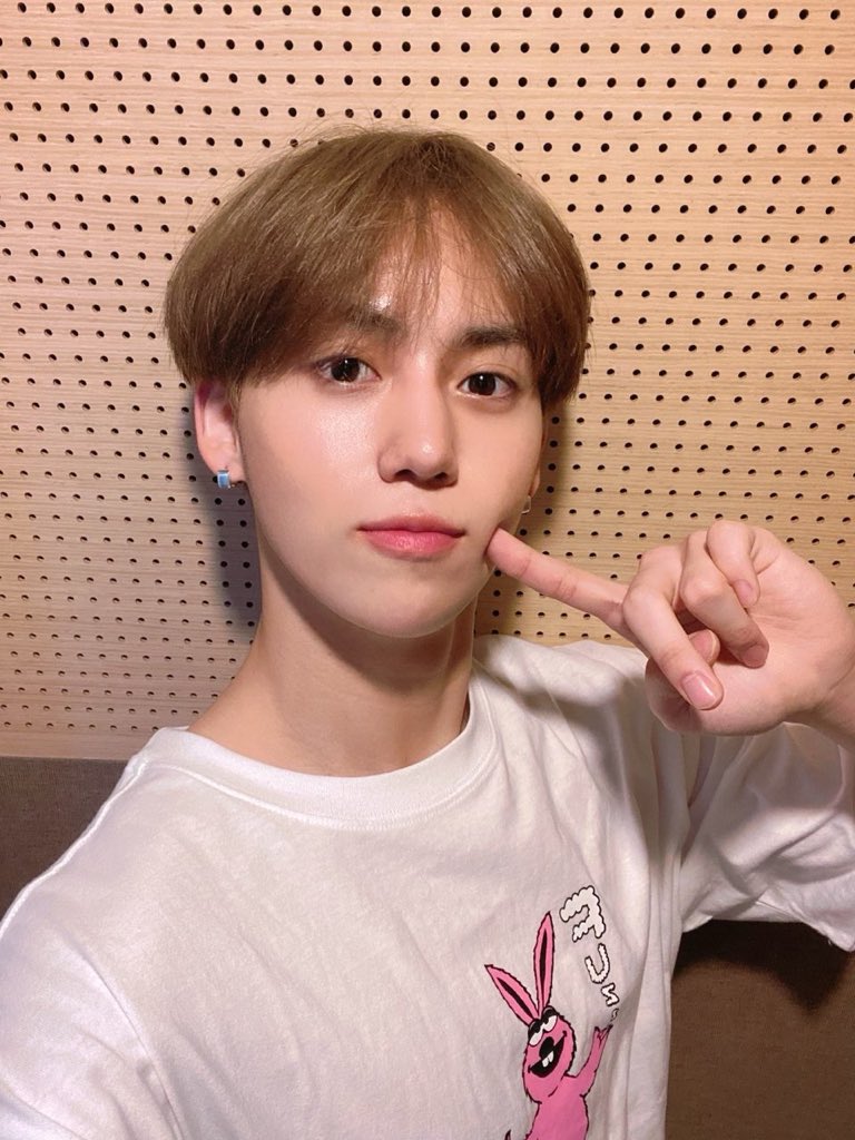 hyszone's tweet photo. 🍑👈🏻 https://t.co/OK0TpuUMQj