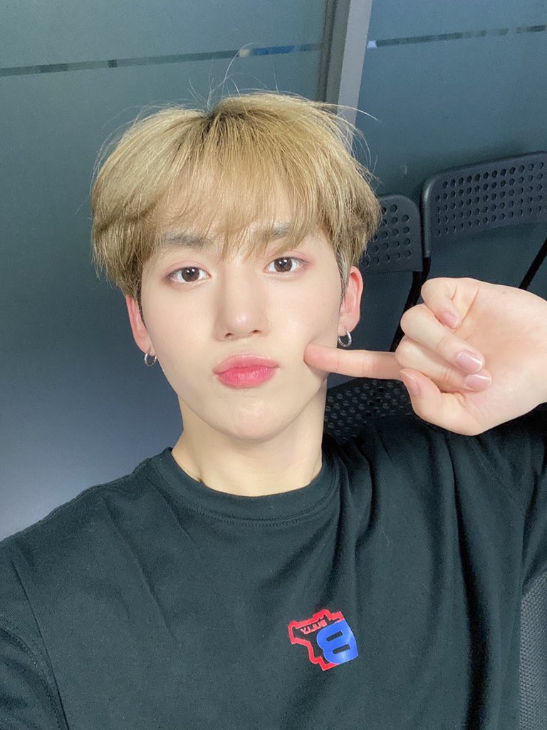 hyszone's tweet photo. 🍑👈🏻 https://t.co/OK0TpuUMQj