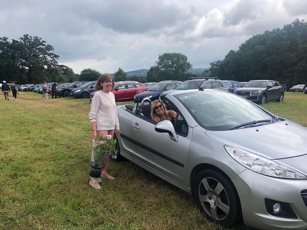 Absolutely amazing day with my family ⁦<a href="/LoseleyGdnShow/">LoseleyGdnShow</a>⁩ ⁦<a href="/LoseleyPark/">Loseley Park</a>⁩ ⁦<a href="/LoseleyIce/">Loseley Icecream</a>⁩ despite the rain, it was amazing! My garden looks even more beautiful now! #beautifulgardens
#my sanctuary
#qualitytimewithfamily loved it so much! #oldstompingground 💕🌸#happy