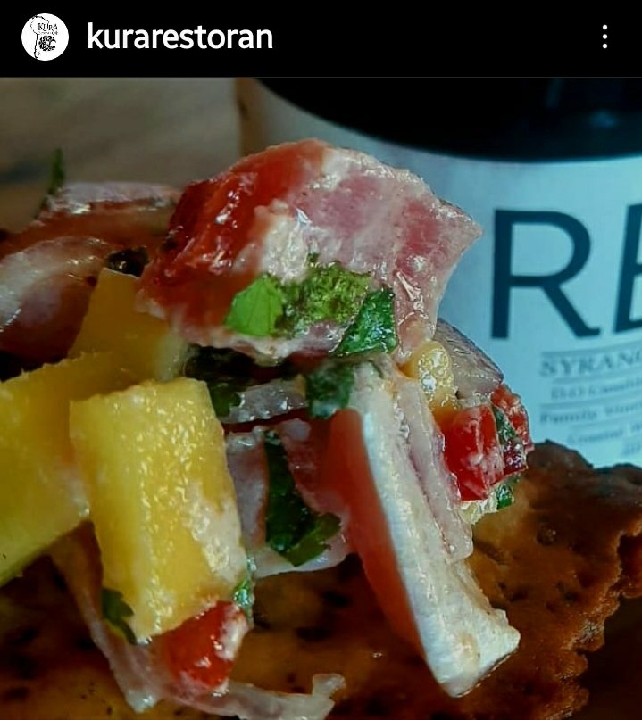RestaurantKura's tweet photo. Ceviche de atún y mango sin madurar sobre tortilla frita/SyrahNoir de #bodegasre 
En #cavakura puedes
Encontrar para tu experiencia al visitarnos, variados y exquisitos 
vinos de #pequeñasproducciones
 Reservas c/ anticipación al +56968478740
#Curacaví  #wine
#petfriendly https://t.co/9pxnNetYzB