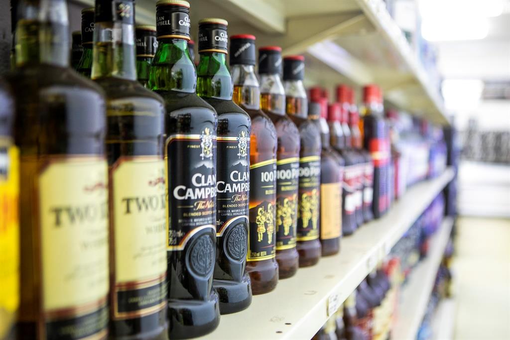 News24's tweet photo. LIVE | Alcohol may be sold from tomorrow, announces Ramaphosa

https://t.co/Z65QSi4728 https://t.co/ViJmL29MgW