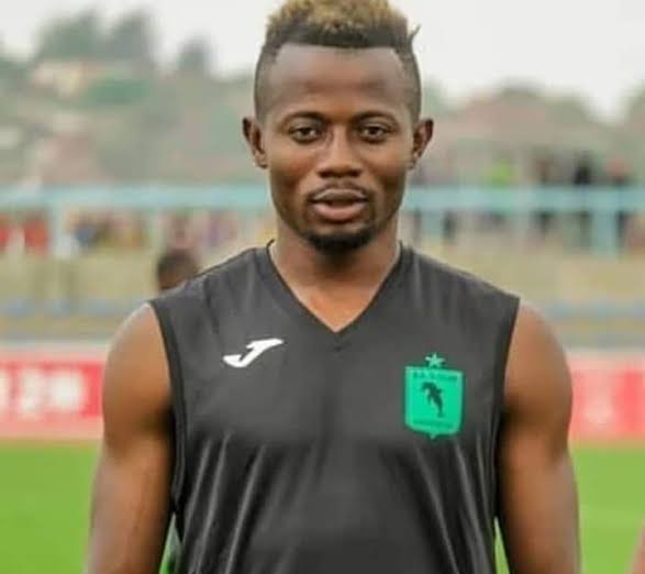 Bibosports's tweet photo. Ujumbe wa beki wa kongo na nyota wa baadae wa Yanga, Djuma Shabani kwenda kwa Tonombe Mukoko, Baada ya nyota huyo kulimwa kadi nyekundu katika mchezo wa fainali #ASFCup dhidi ya Simba SC ๐น๐ฟ.
#Spotstz https://t.co/6MKu8YHpAc