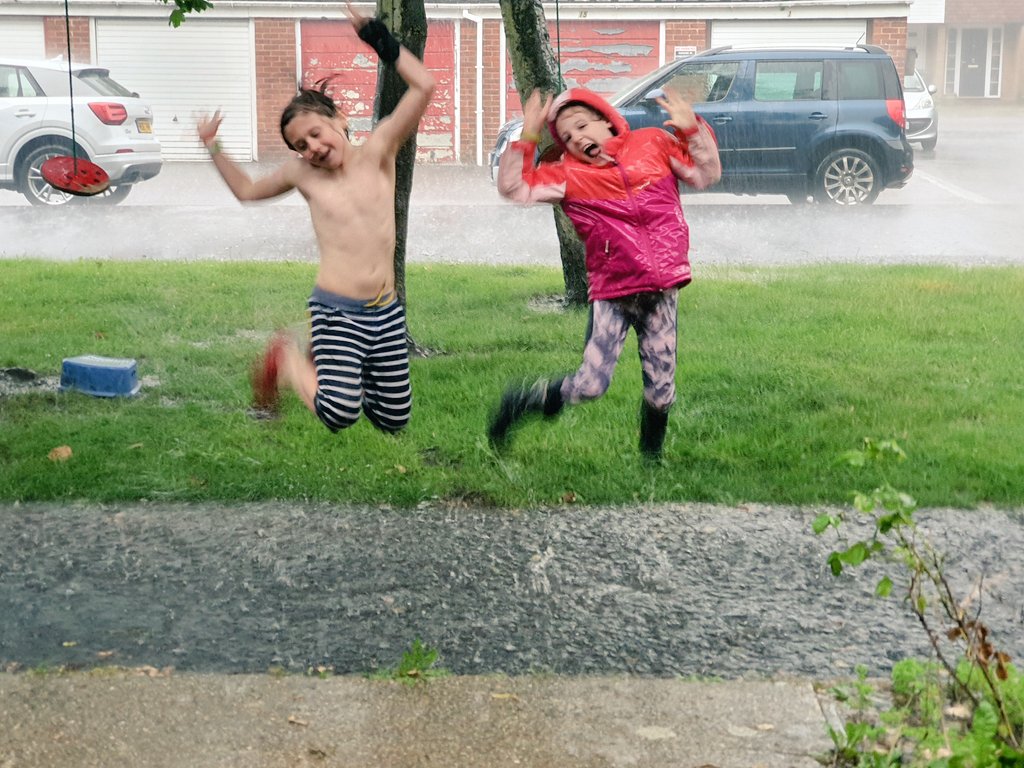 camshillHT's tweet image. #itrained #alot #infactitpoured #andtherewasthunderandlightening #outdoorcrazypair #soakingwet #sohappy #morewashing #ofcoursehetookhistopoff 😆😉🙂 #jumpinginmuddypuddles #simplethings #soakedthrough #flashflooding #isitreallyJuly #happyschoolholidays 😂🙄