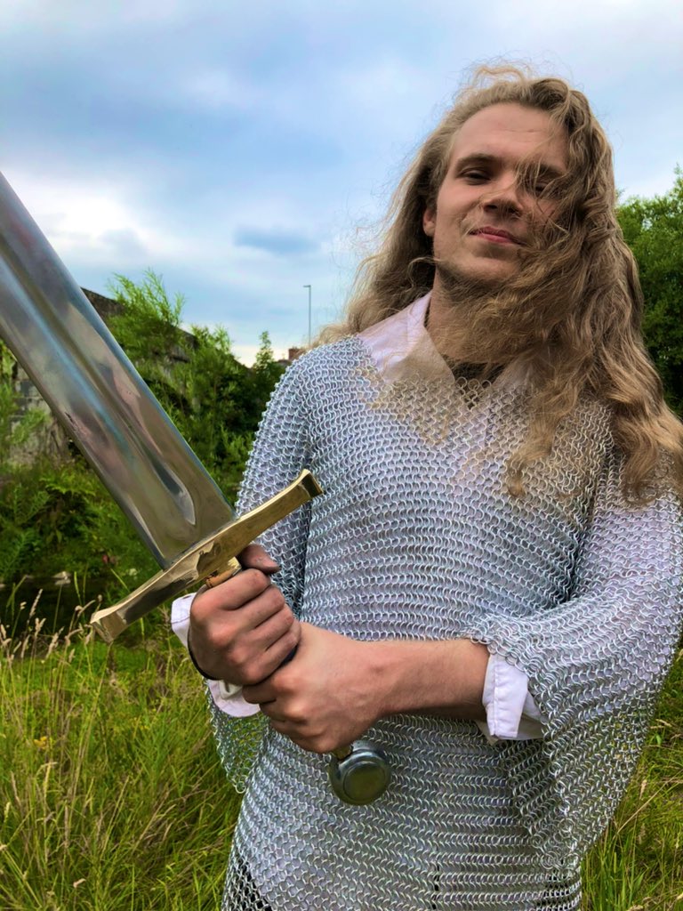 RonanLees's tweet image. Right so.. I made a ‘real’ prop sword!

✨Excalibur!✨(ish) from John Boorman’s film of the same name. I’ve always loved swords, and prop making has been a real love of mine. Thanks to two of my great heroes @donttrythis and Terry English, I felt there would be no better first..