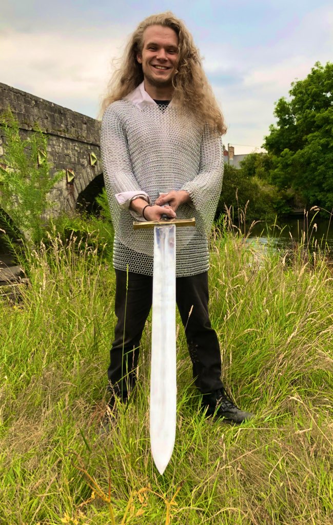 RonanLees's tweet image. Right so.. I made a ‘real’ prop sword!

✨Excalibur!✨(ish) from John Boorman’s film of the same name. I’ve always loved swords, and prop making has been a real love of mine. Thanks to two of my great heroes @donttrythis and Terry English, I felt there would be no better first..
