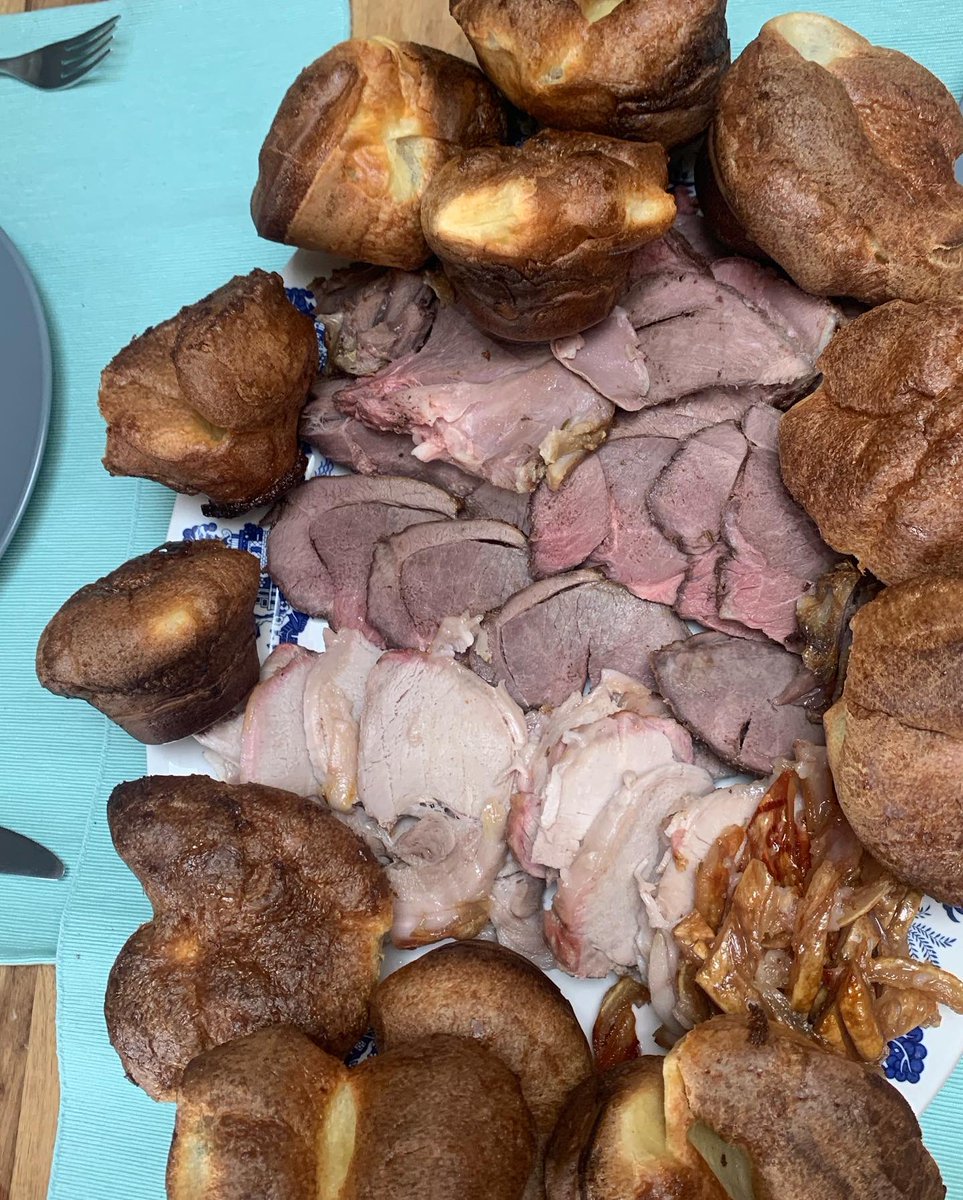 Nigels73's tweet photo. Lovely to have the folks over for dinner, especially as Mum brought one of her famous #hazelnutmeringue with her 😃 #delicious #roastlegoflamb #roastpork #newpotatoes #roastpotatoes #yorkshirepudding #braisedredcabbage #veg #familydinner #sundayroast https://t.co/8zaltTsymV