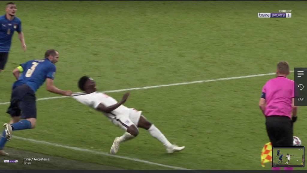 Ele ma90s with the 2000s on a line to get vaccinated 
Hehe alitsi lona 
Imagine 18-35 
#FamilyMeeting #Level3