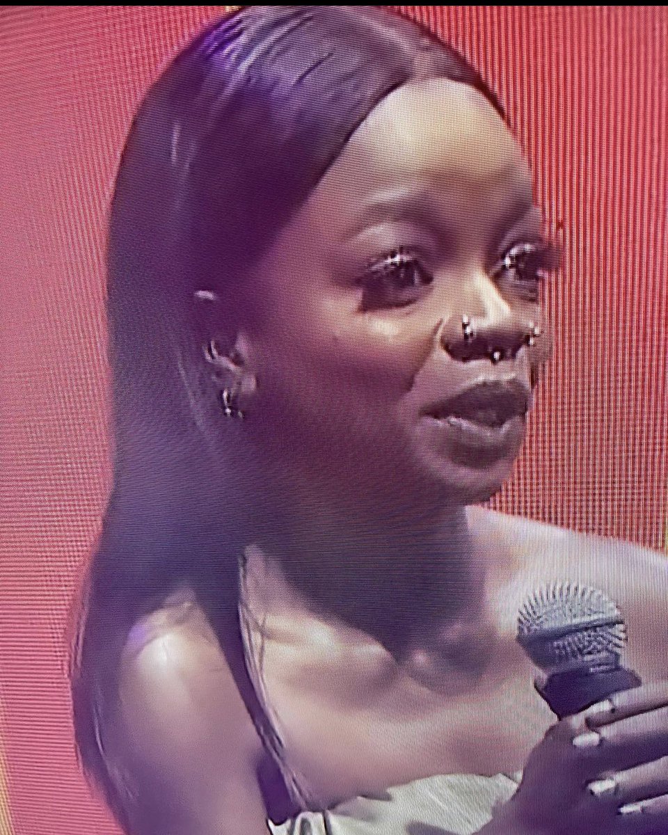 JS7stanns's tweet image. Oshiomhole pikin self dey Big Brother 💀 #BigBrotherNaija