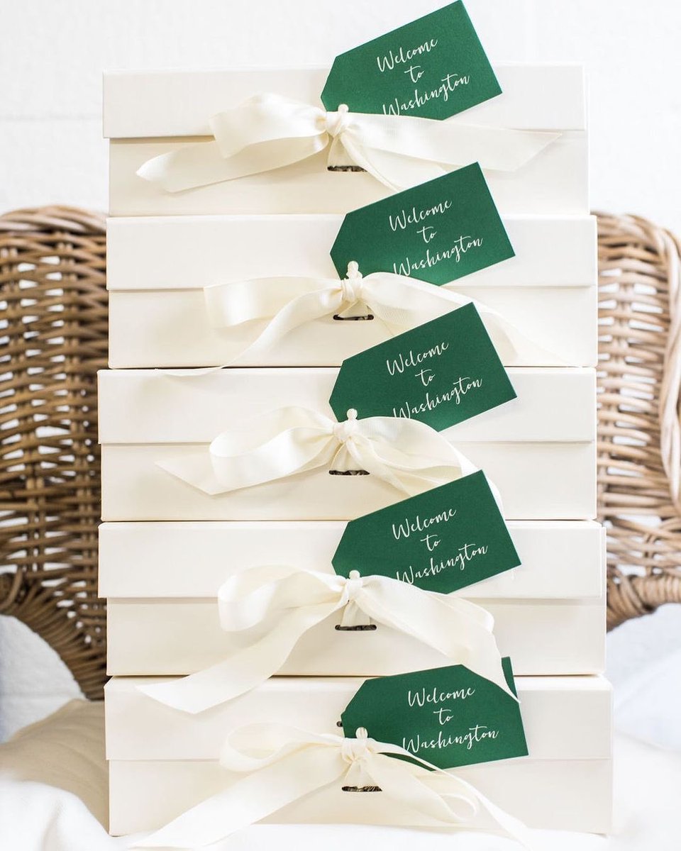 GoGoPak's tweet image. White Rigid Boxes made at GoGoPak HQ 💚 Gift Tags and Ribbons too
Photo by @marigoldgrey 
"Welcoming your guests the right way.”💚💚💚 image: @lissaryanphoto planner: @IDAROSEevents #curatedgifts #weddingwelcome #weddinggifts #Reposted #whitebox #rigidbox #rigidboxes #giftideas