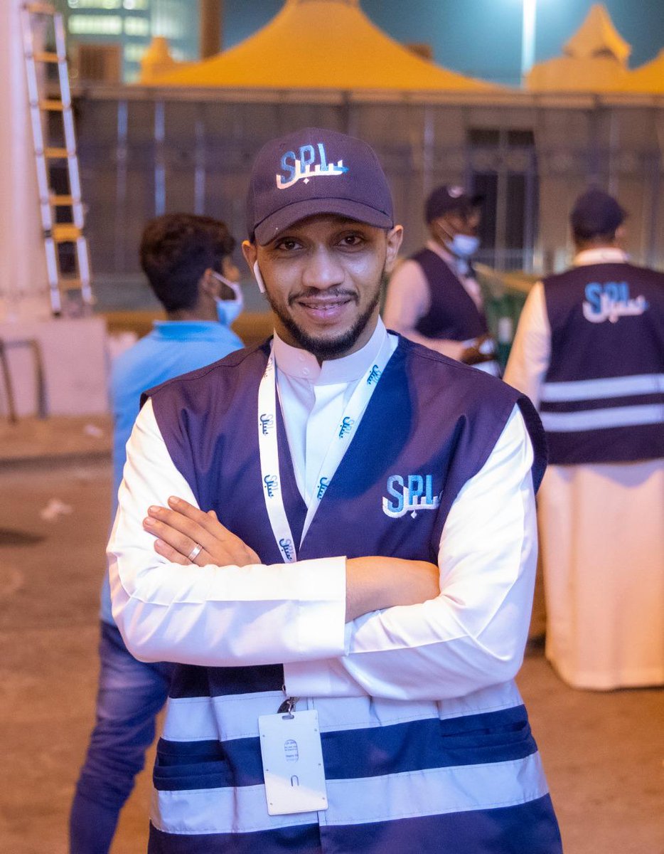 ASIMFARRASH's tweet photo. يقال هذا الشبل من ذاك الاسد

التقيت في مشعر منى بموظف #البريد_السعودي #سبل
عبدالقادر مكاوي
 الذي كان يبذل كل ما بوسعه لخدمة ضيوف الرحمن بتقديم حج بلا حقيبه وخدمة الهدي

وهو ابن لرجل قدم الكثير للبريد السعودي خلال #موسم_الحج_1442 #محمد_عبدالقادر_مكاوي  رحمه الله رحمة واسعه https://t.co/9sVLWg1UZg