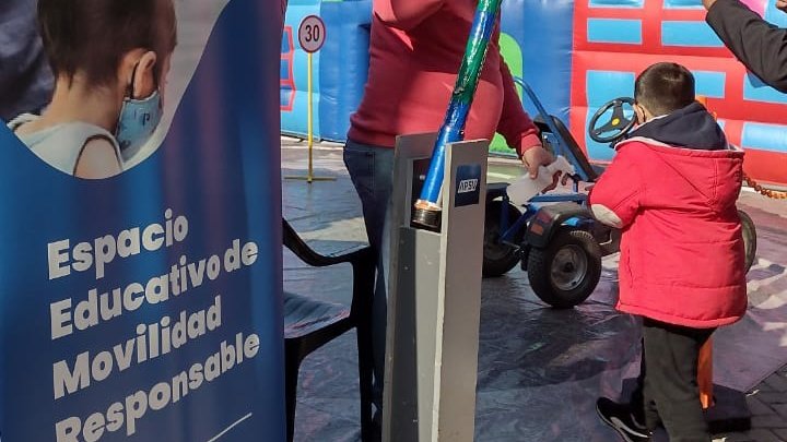 #CircuitoVial para niños y niñas
👦👧

#Ahora estamos en el #Acuario de #Rosario junto a los más chicos, enseñando con juegos normas de convivencia vial.

#SantaFeProvincia