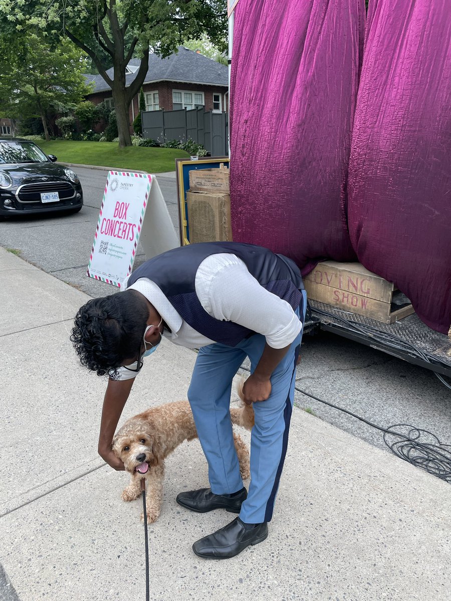StephanieApplin's tweet image. Pre-concert hellos with Arthur the Cavapoo #BoxConcerts @TapestryOpera @asithatennekoon @kateapplin @nothingbuthitz