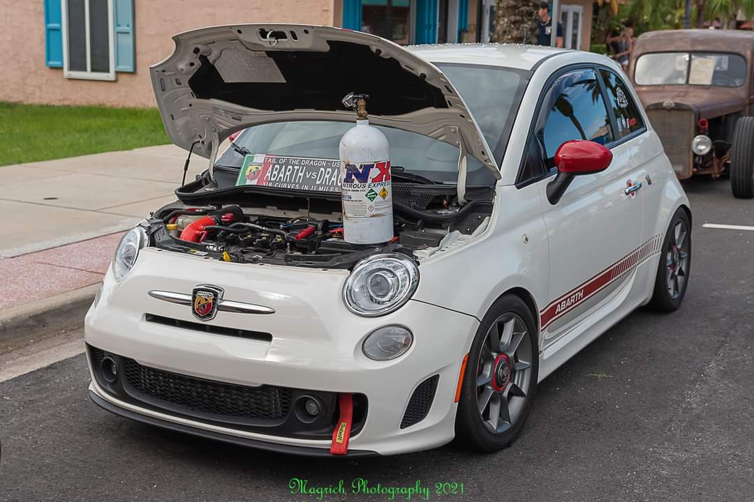 AlexVroman's tweet photo. @ClaraCosmia Yep. 5speed daily driver. https://t.co/Fd3obXoMC2