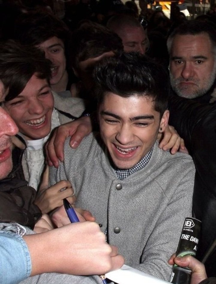 asappna's tweet photo. yo ya estaba extrañando a zayn y aparecieron fotos de zayn fetus estoy re sensible, aparecieron entrevista de zain fetus lloro #zaynfetus #zayn #harry #LouisTomlinson #larryfetus #HarryStyles #ZaynMalik https://t.co/S4hJ3URX4k