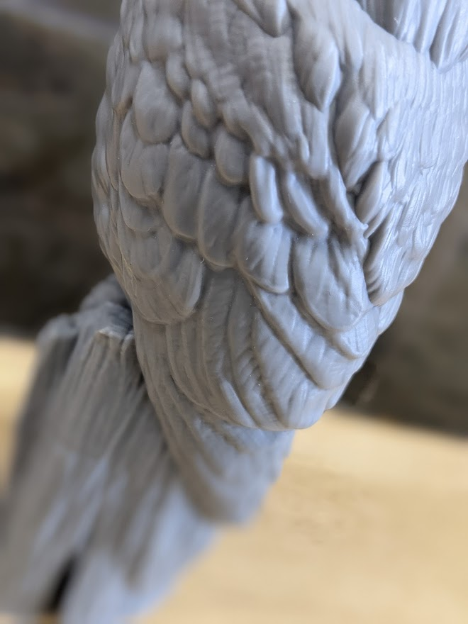 keridel's tweet image. The @AmeraLabs TG resin has done an amazing job capturing the fine detail in the feathers and wood, and the model survived me dropping it 6ft onto concrete as soon as I took it out of the curing machine.