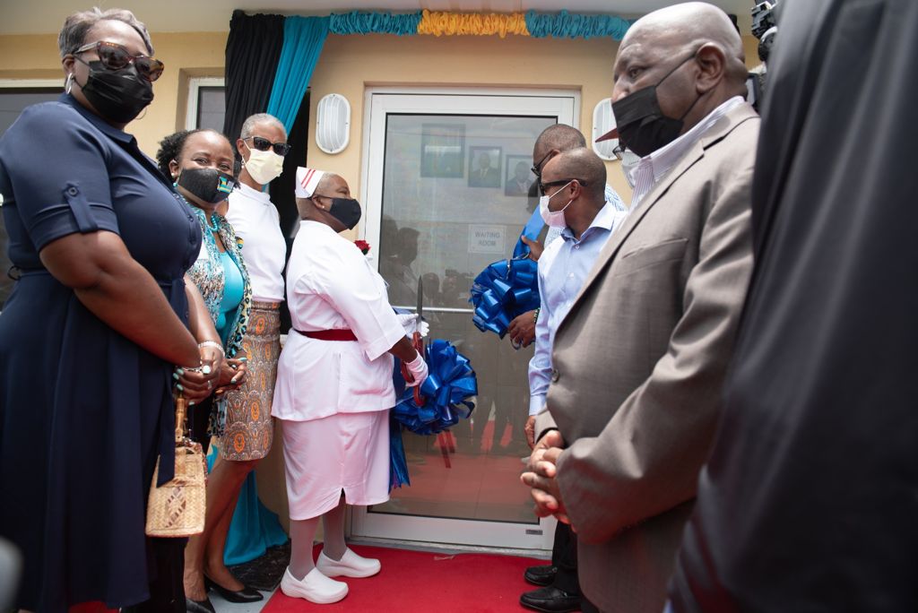 PMDeliveryUnit's tweet image. Two clinics were commissioned in High Rock &amp;amp; McLean&apos;s Town, Grand Bahama on Friday, representing a &quot;significant milestone&quot; in the reconstruction of the island post-Hurricane Dorian, said @minnis_dr. Repairing health facilities is a strategy of the #ReconstructionKeyPriority.