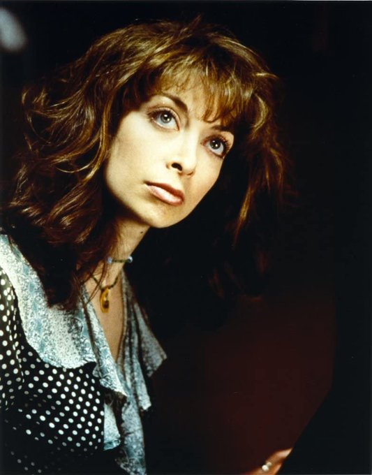 Illeana douglas sexy