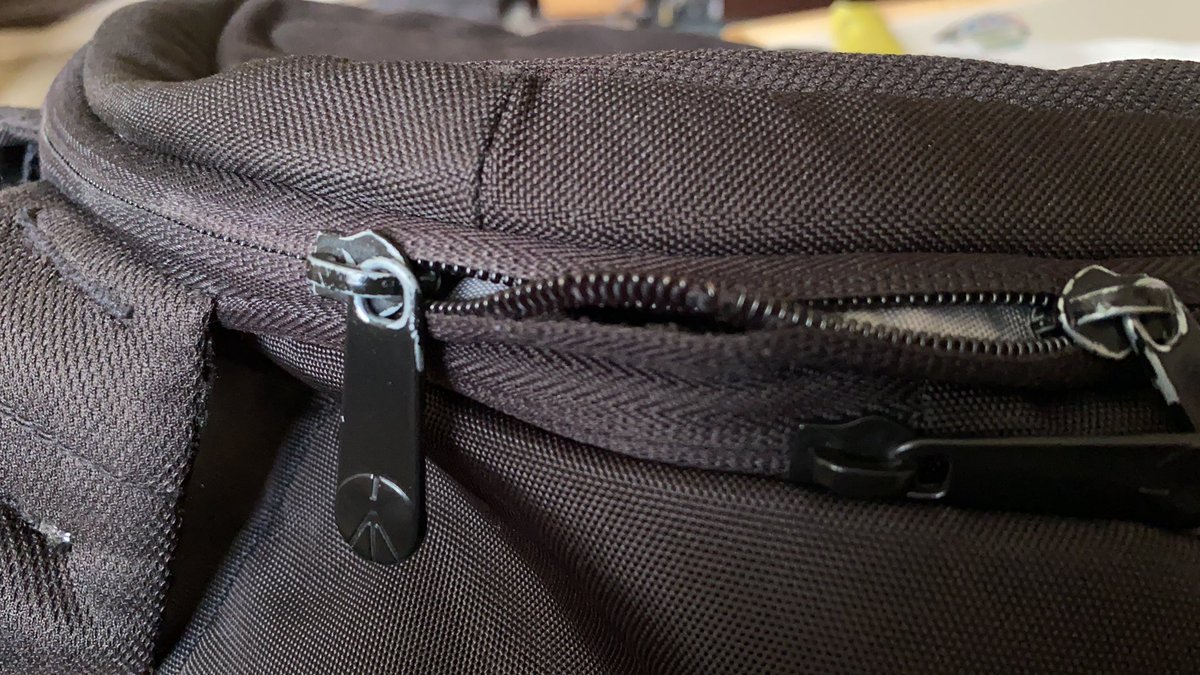herbstatenjr's tweet photo. @manfrotto_us anyone ever had this issue with the veloce bag, great bag until this happen #photography #streetphotographer #manfrotto https://t.co/HoeLmiocg1