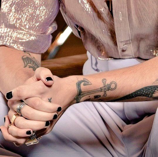 fairysunshineee's tweet photo. harry styles details https://t.co/fwiO6DKKN3