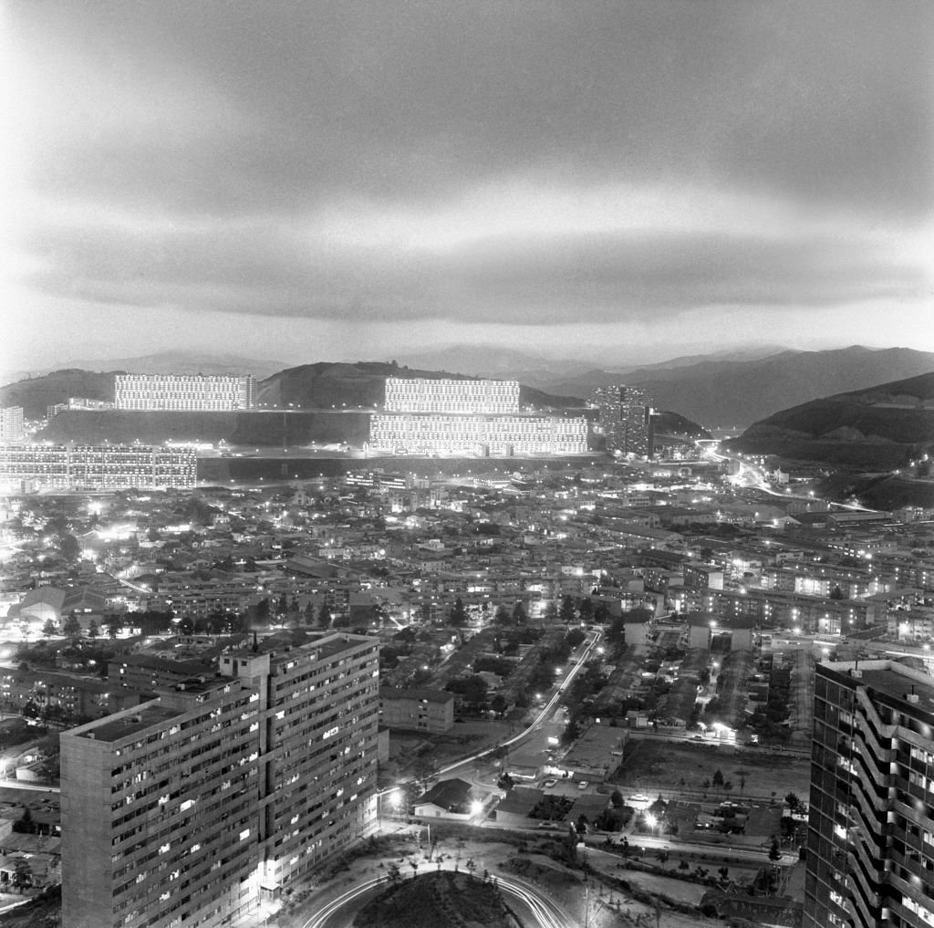Vista nocturna de Caracas en 1958. Foto de Mario de Biasi.