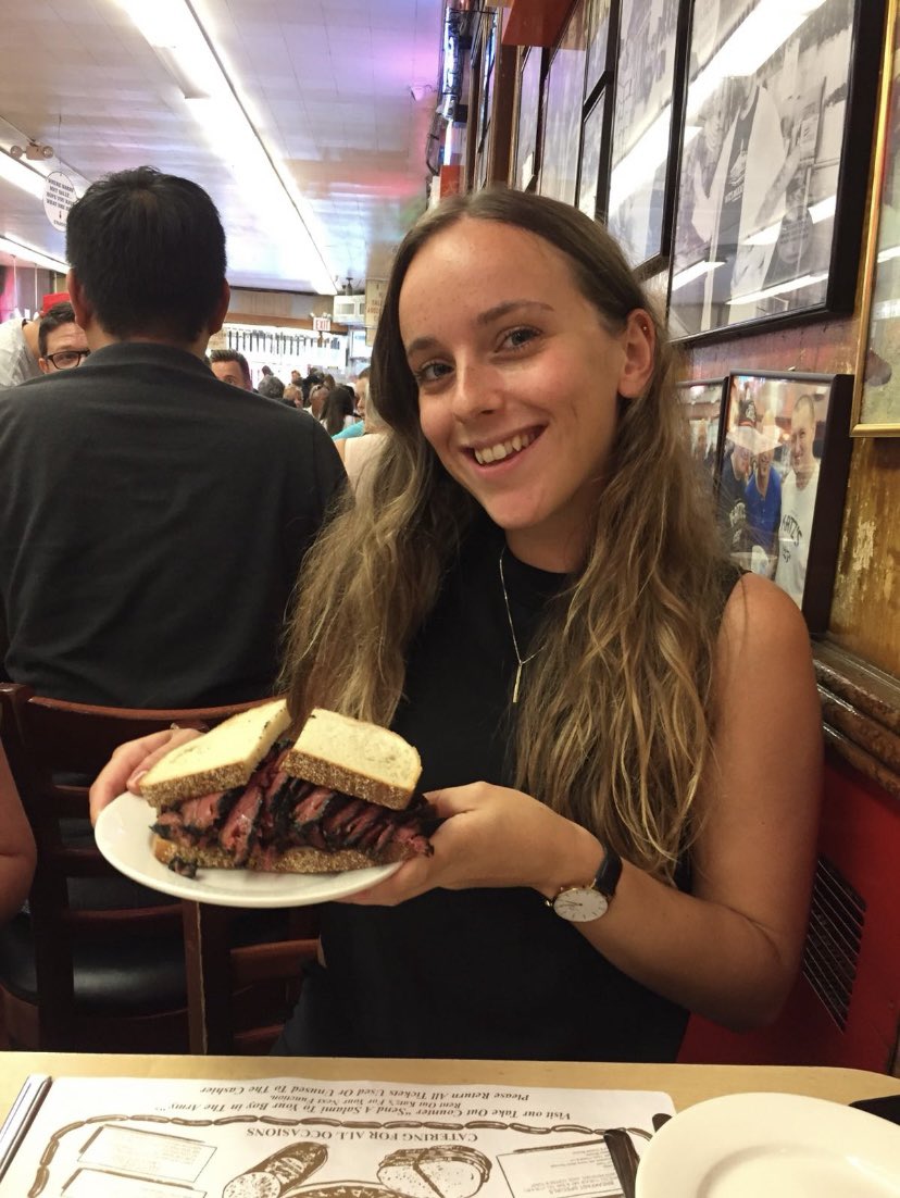 zoeellison_'s tweet photo. The Artist v the art 🎨 #pickles #andbeef #andbread https://t.co/G1FZUiMAbR