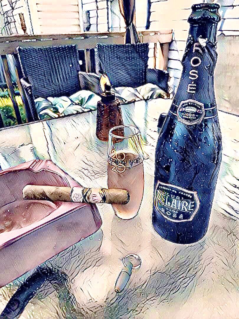 Sunday evening vibes. #sundayevening #sundayvibes #southerdrawcigars #roseofsharoncigar #annapolisashtalk #cigarsdailynation #cigarobsession #cigarlife #cigarsofinstagram #cigarphotography #cigarphotos #cigarphoto #botl #sotl #cigarfamilia #cigarfamily #cigarsociety