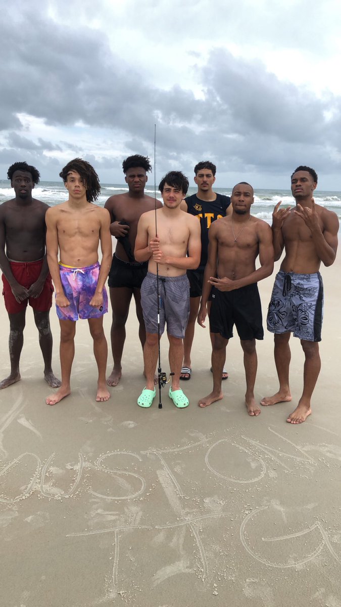HoustonTTG's tweet photo. What better way to end the live season ⛅️🏖 https://t.co/xLpClBigHB