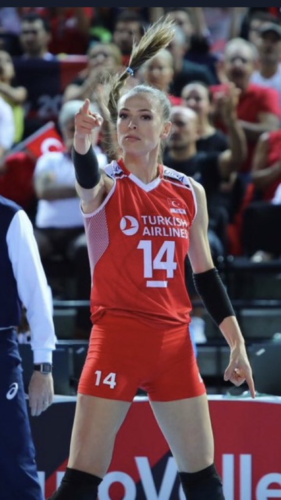 Bir toplum, kadınlarının güçlü ve özgür olduğu oranda güçlü ve özgürdür. 👊🏻