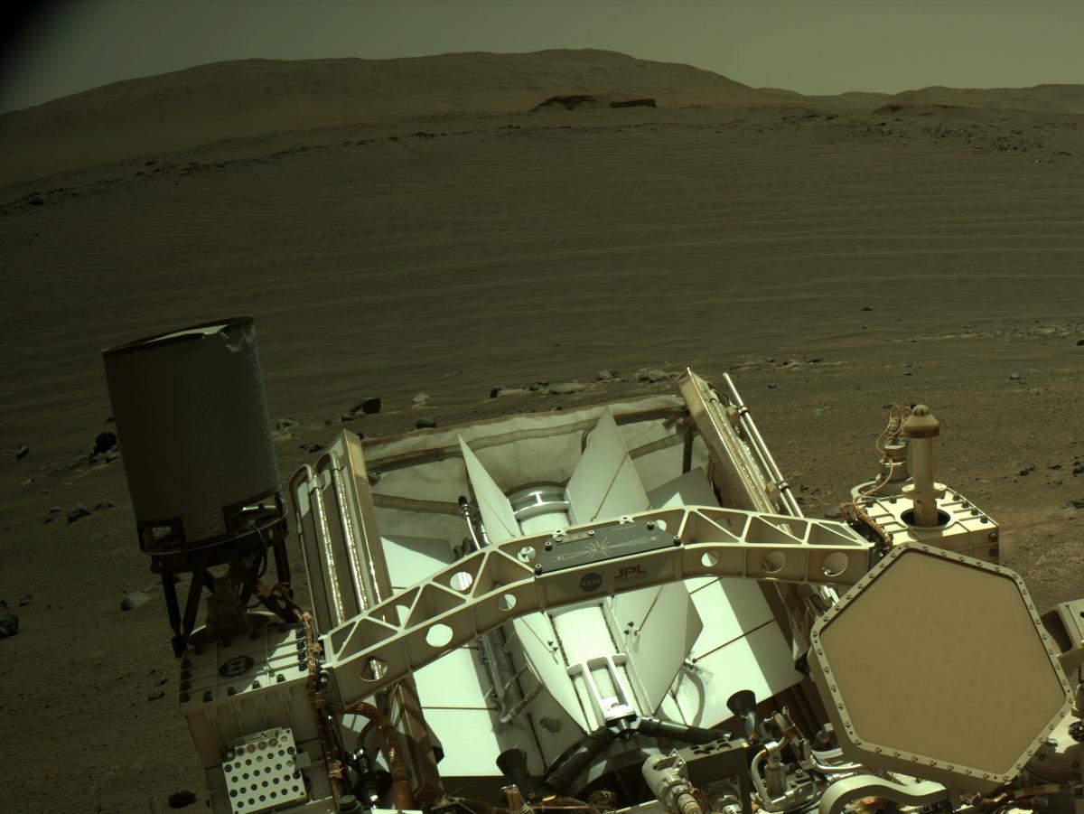 MarsMissionImgs's tweet photo. #PerseveranceRover image taken on #Sol137 at 1:22:22.337 PM with #Navcam #Mars #NASA #Space https://t.co/nLRVyqbQi2