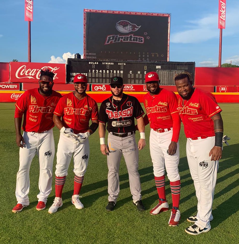 Los dominicanos 🇩🇴 Olmo Rosario, Luis Jiménez “Lucho”, Juan Carlos Pérez, Félix Pie &amp; Yeison Asencio previo al partido entre @PiratasCampeche &amp; <a href="/OlmecasTabasco/">Olmecas Tabasco</a> en <a href="/LigaMexBeis/">Liga Mexicana de Beisbol</a>.