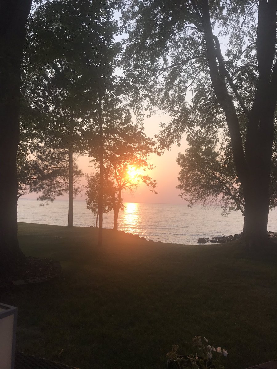 LawyerLambert's tweet photo. Had a great time @TCSummerJam but missed the sunsets! #ohgoodforme https://t.co/OVNtomjeFS