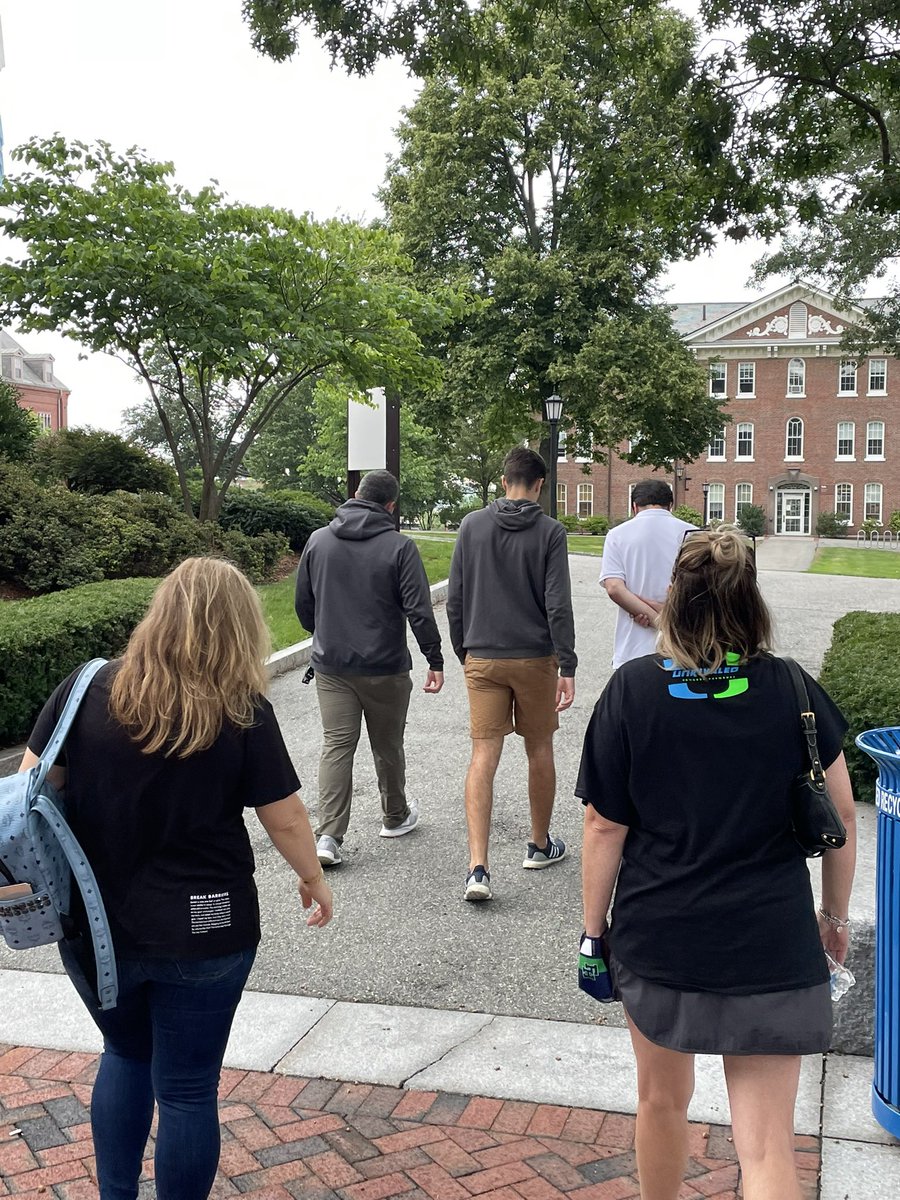CoachP_eterson's tweet photo. Thank you @CoachBGallagher for your time today touring us around today &amp; building long lasting relationships #BeUnrivaled #RollBos🐘 #SparktheFlint22🔥 https://t.co/u2zAWTP5e9