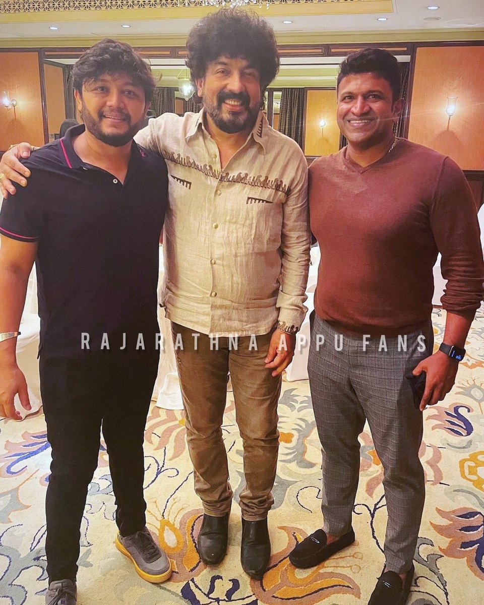 Happy Morning Ppl 
Latest Snap of Appu Sir and Ganesh Sir with Gurukiran Sir ✨

#PuneethRajkumar #PowerStarPuneethRajkumar #Ganesh #GoldenStarGanesh #Gurukiran #James #Dvitva 
@PuneethRajkumar @Official_Ganesh @realgurukiran