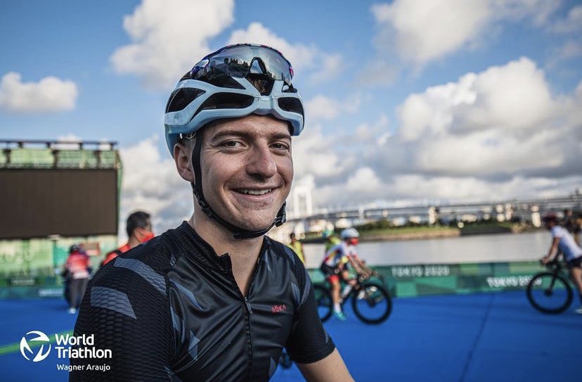 TeamChile_COCH's tweet photo. ¡Buenos días desde Tokio! 🇯🇵🙌

Comienza una nueva jornada de competencias para el Team Chile 🇨🇱 en los #JuegosOlimpicos   

A las 06:30 (17:30 de Chile) Diego Moya será el más joven en la competencia de Triatlón Masculino 💪.

#TodosSomosTeamChile 🇨🇱 https://t.co/RyWZU25n2Q