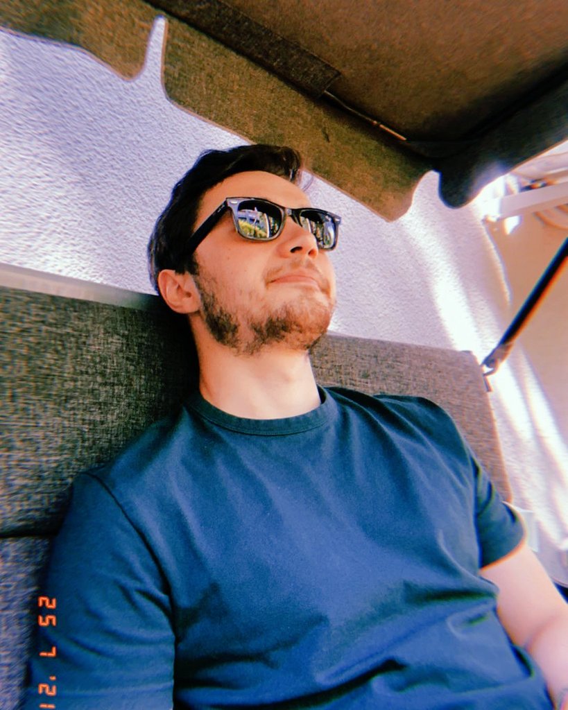 Ezgiibnn's tweet photo. Burak yaşıyormuş aga 🤩

#BurakDakak https://t.co/xgHzUZTkun