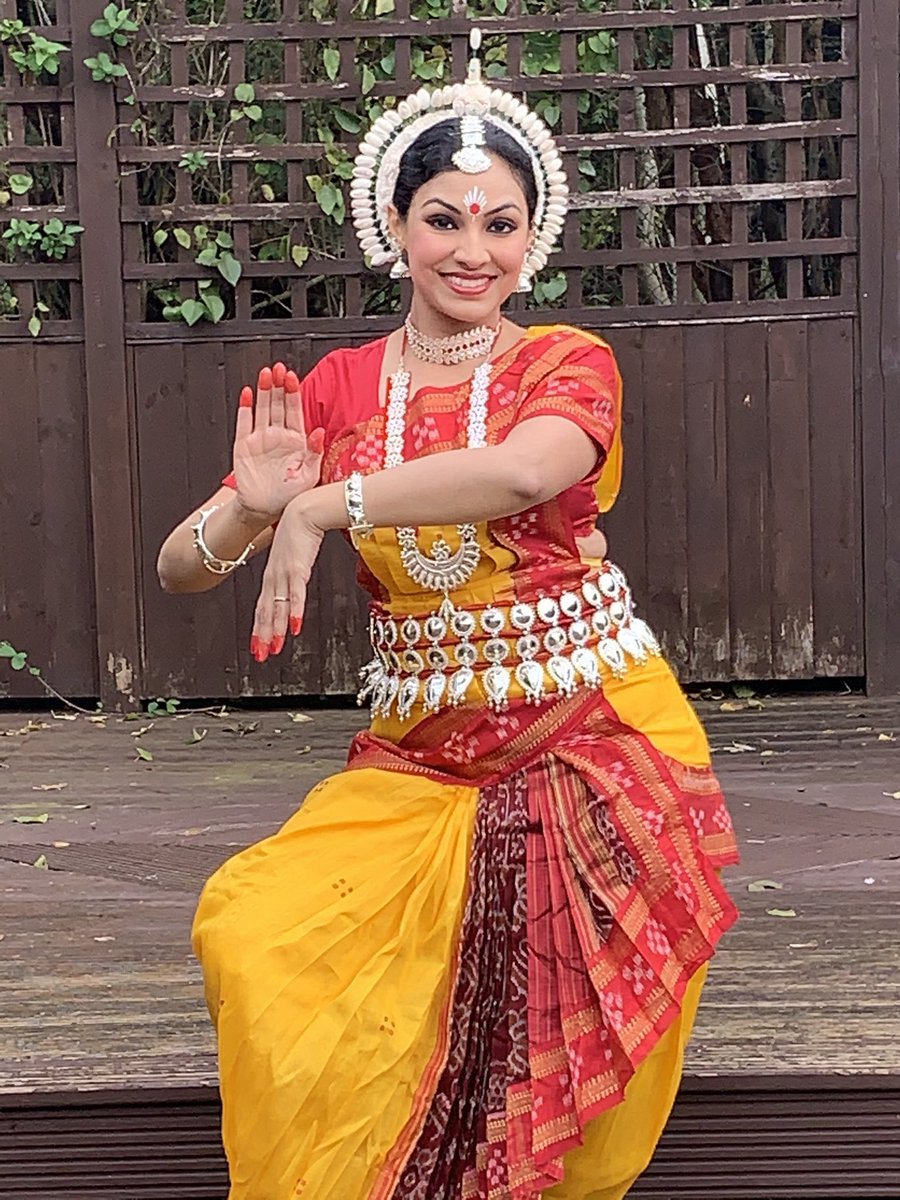 In my Odissi (Indian Classical Dance) costume! I absolutely love this attire!! #sahm #sahmtwitterhour #sahf #SouthAsianHeritageMonth #southasian #SouthAsianArtists