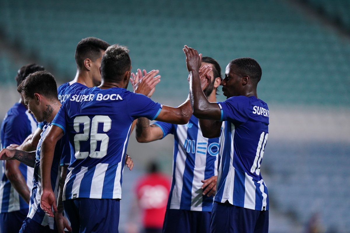 IvaNFCPortO's tweet photo. 📸🔵⚪️

#FCPorto #FCPLOSC https://t.co/0NzehPxwPS