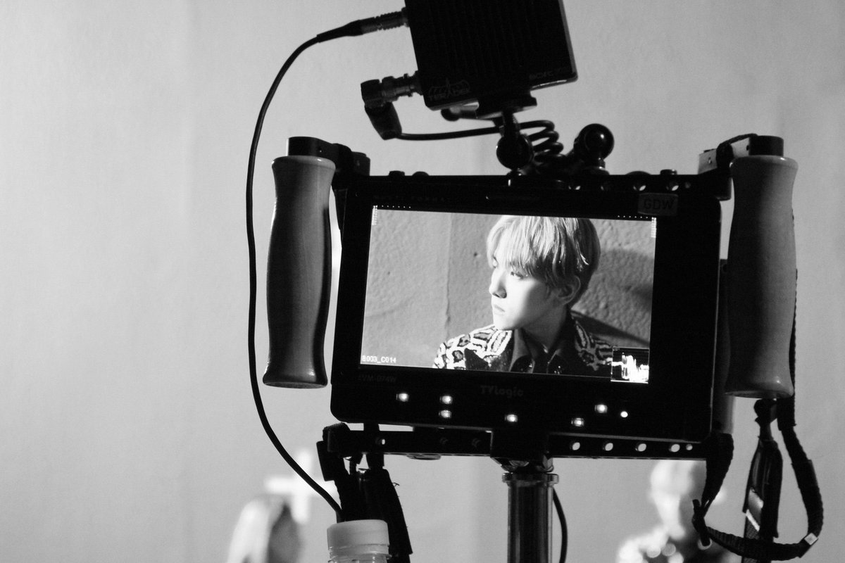 DakruoM_twt's tweet photo. ［Too Good To Be Kept  ⠀ 📂 ⦂ ⠀𝐃𝐚𝐤𝐫𝐮𝐨 𝐌 🤘］
⠀⠀ Throwback to Jop͜͡ping MV making.
 
#KENAI #KANEKI #NETVOR #MISAKI
#DakruoM #DakruoMTheFuture https://t.co/DG2FWgm7YM