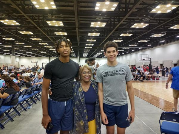 NilParks's tweet photo. @PrepHoops2K21 #Indy scouting great talent 4 #PARKSNIL @TheMalikDMoore &amp; @SedricApplewhite @JasmineMoore. #9 is @TrumanClaytor IV w/ #TeamLoaded! I cheered 4 his grandad Truman Claytor @ #UK! a lot of coaches I know out in full force. Last weekend! #greattalent #greatday #Blessed https://t.co/20k8HF8YIf