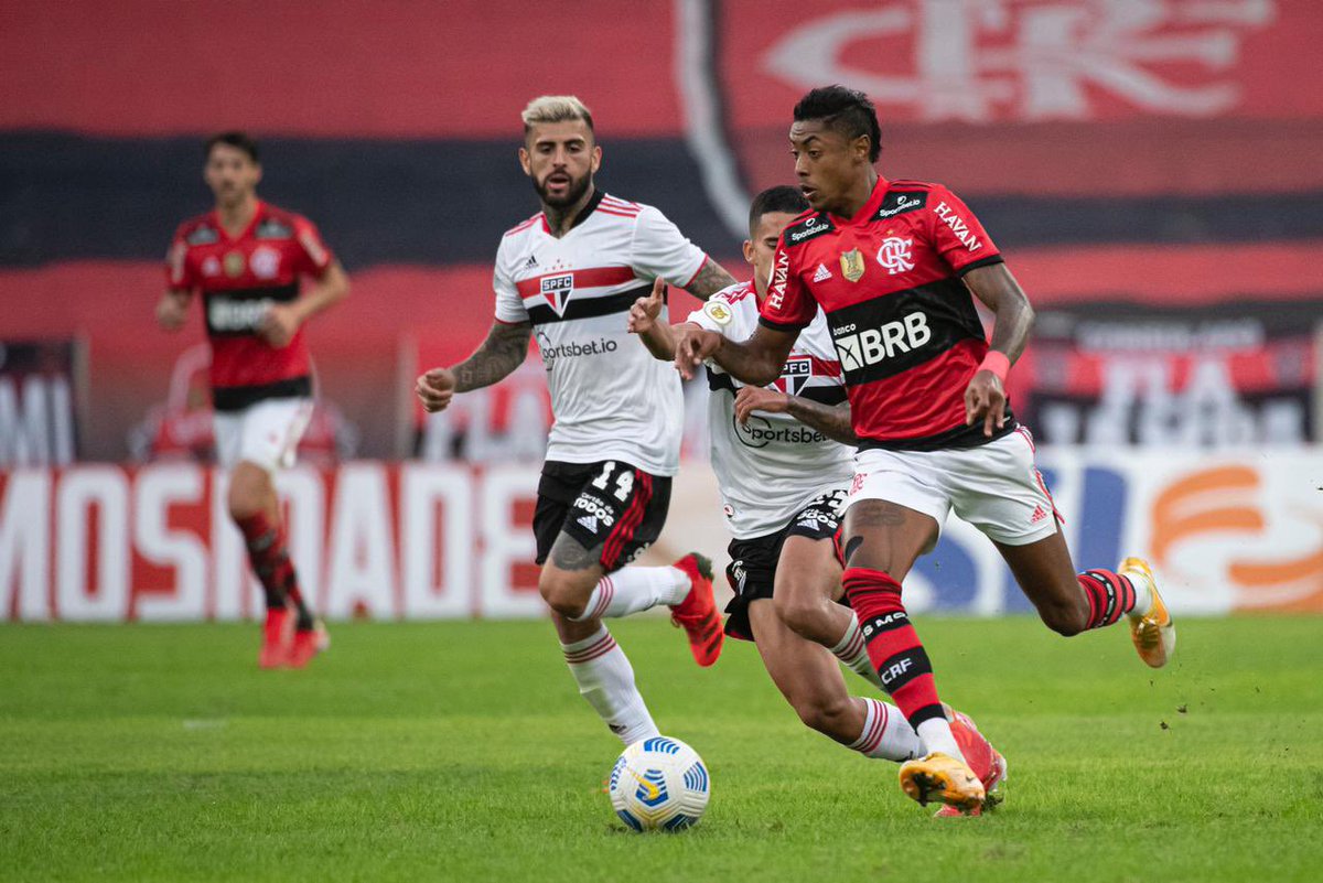 Brunohenrique's tweet photo. 3 vitória parabéns a todos vamo que vamos ✌🏾❤️🖤 https://t.co/keNBKbn7mh