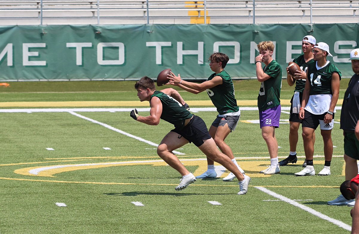 DanielSeals2022's tweet photo. Shout out to @_CoachWyatt for working with me at Camp Friday. Love giving these DB’s some work 💯 https://t.co/pDdh1ddCeE