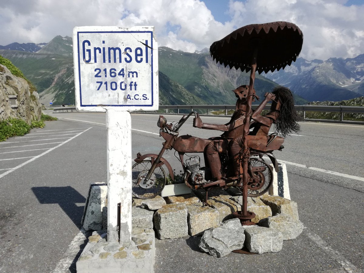 Giantofa's tweet photo. Moto estate 2021
25 passi 1632 km fra Alpi e Dolomiti
#triumph #speedtriple #grimselpass #sangottardo #latremola #nufenenpass #dolomiti #alpi https://t.co/QpSFxP1y2P