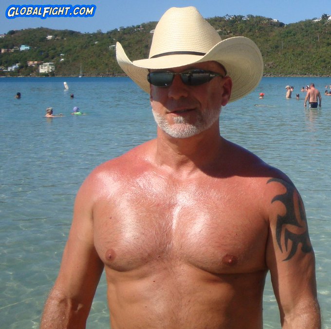 1 pic. Beach Men from https://t.co/uDvNgxouOP profiles #beach #men #man #lake #ocean #silverfox #cowboy