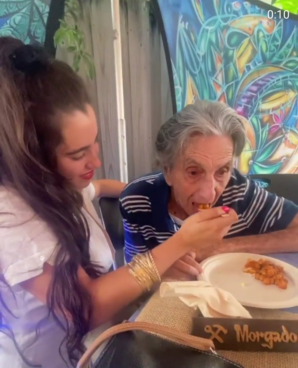 One of the most beautiful and meaningful images I have seen today. You're a very beautiful soul <a href="/LaurenJauregui/">Lauren Jauregui</a>, and don't let anyone say otherwise. Happy birthday to your abuelito ❤ #laurenjauregui