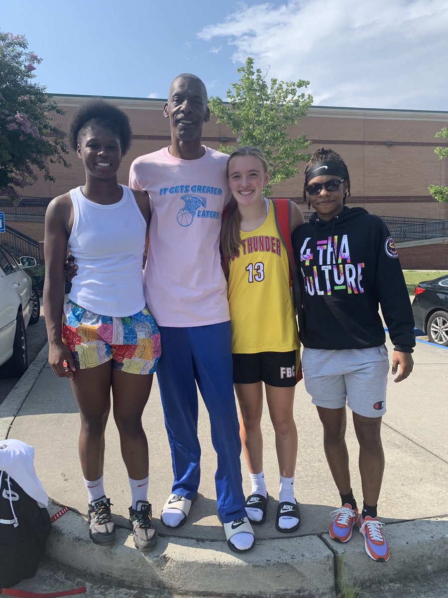 KendallLaCoste's tweet photo. Ended the summer playing against @WatkinsChardai @adrianamoneaj  Had a lot of fun! 🏀 https://t.co/HGH8ewORZQ