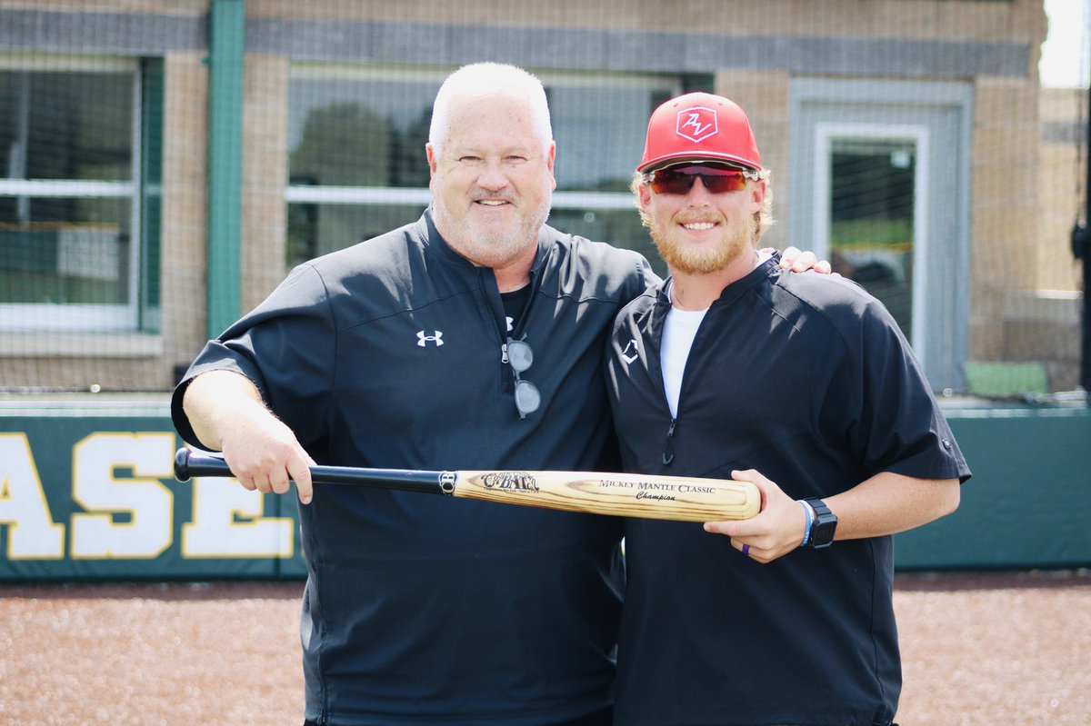 HOATournaments's tweet photo. Congratulations to @av_showcase on winning the @followaabc 16u Mickey Mantle Classic!! Huge shoutout to @Austin_allen1 for running a pure class organization! #HOAT #AABC @aabc_south @CoachHart24 https://t.co/PUmSy4Y2Og