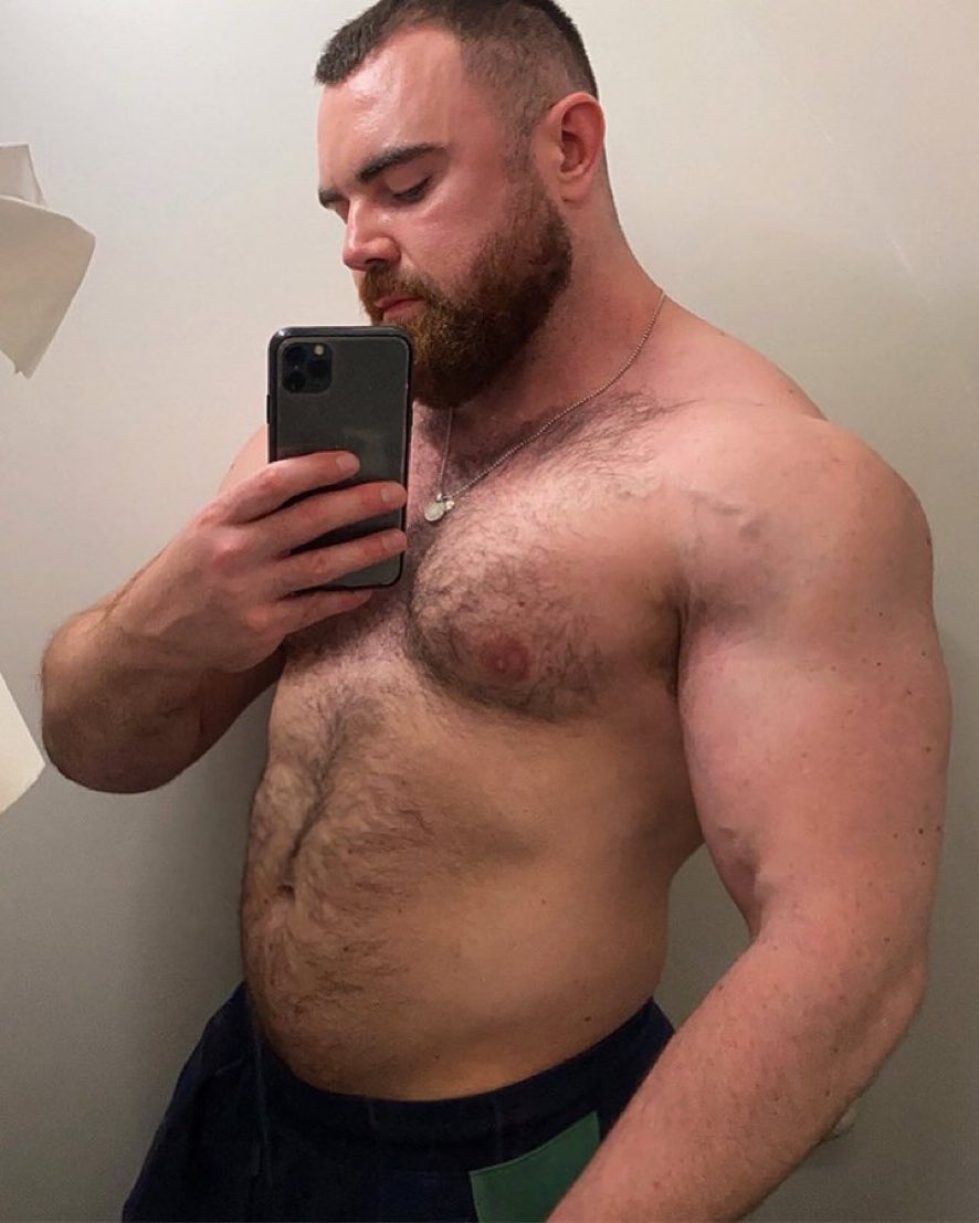 don’t mind him sending this picture to the reader.