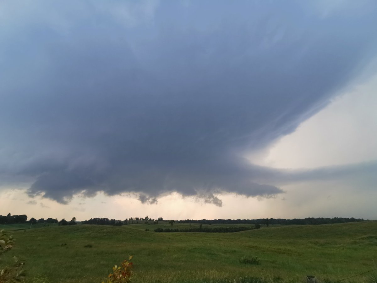 QuebecVortex's tweet photo. Incredible supercell nw of shawville, qc #meteoqc #qcstorm #onstorm https://t.co/4o6UewNUy4
