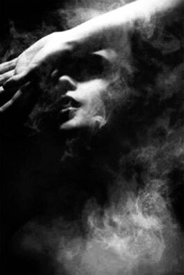 هناك من استنزف قلبي مرة بالحب والآن ابحث عن من يهلك عقلي لأغرق في الهذيان